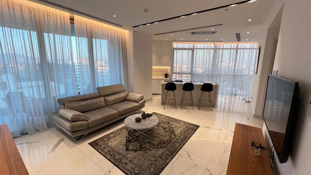 360 Nicosia - 1 Bedroom Luxurious Residence Exteriör bild